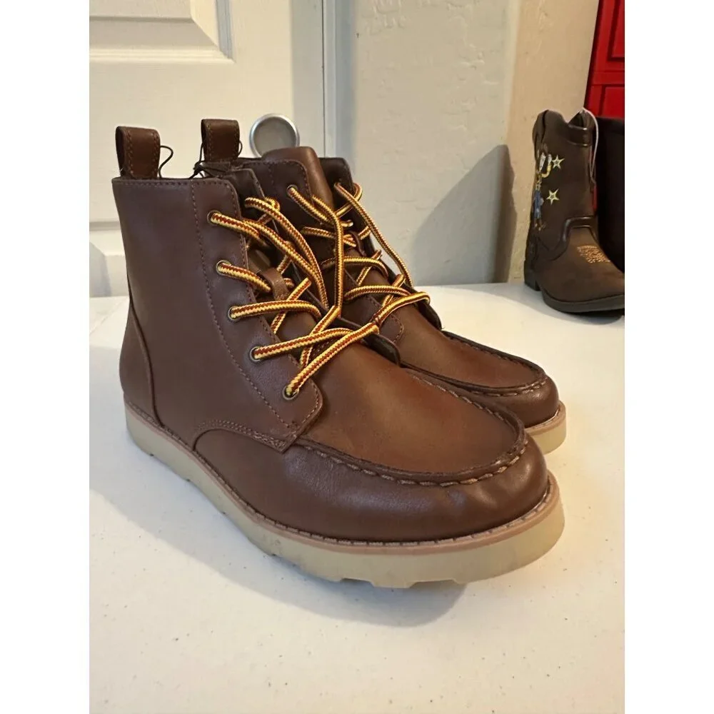 Cat &  Jack Boys Greyson Brown Boots size 5 NWT